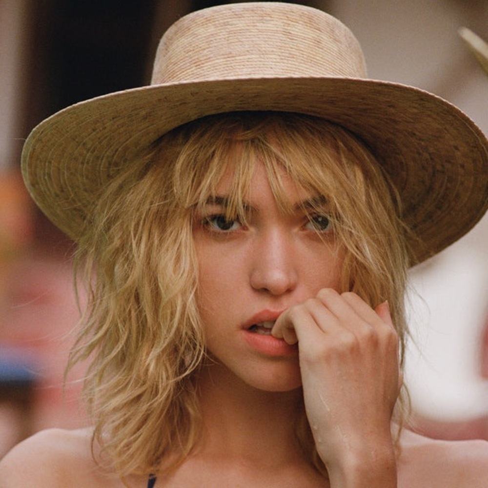 Lack of color boater hat